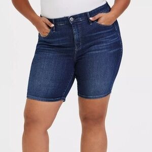 Torrid Sky High Skinny Bermuda Shorts Premium Denim Cosmic Blue Size 20 NWT